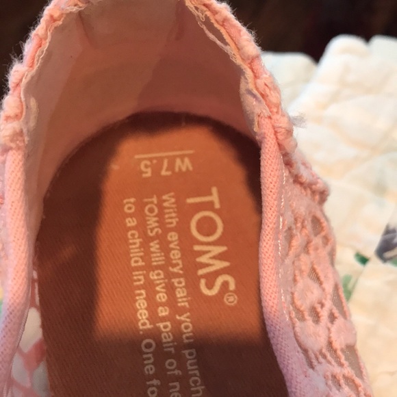 Tom’s shoes - Picture 4 of 5